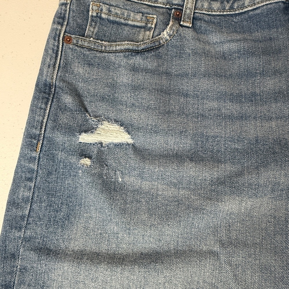 Old Navy OG Loose Denim Shorts Womens 18 Blue Mid Rise Distressed Raw Hem NEW - Picture 5 of 10
